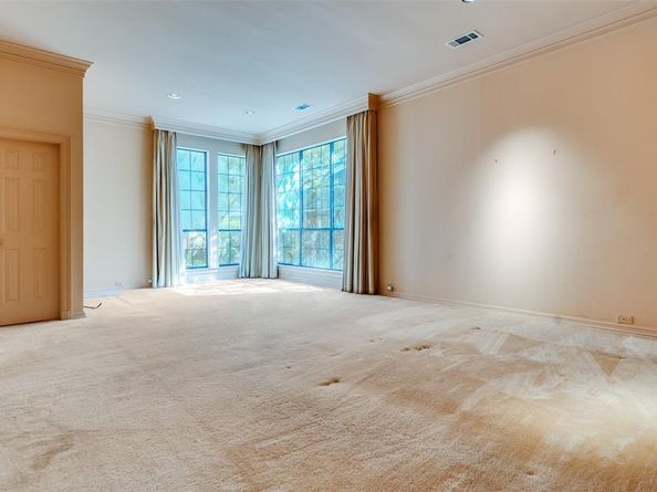 2  Hallshire Court , Dallas Texas 75225