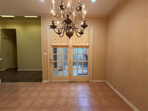 2  Hallshire Court , Dallas Texas 75225