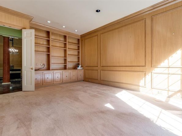 2  Hallshire Court , Dallas Texas 75225