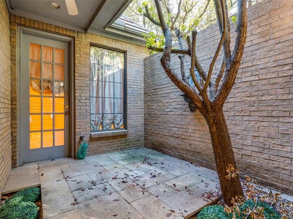 2  Hallshire Court , Dallas Texas 75225