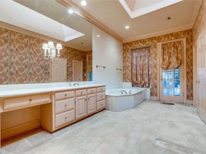 2  Hallshire Court , Dallas Texas 75225