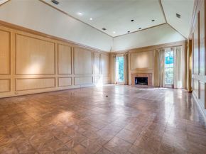 2  Hallshire Court , Dallas Texas 75225