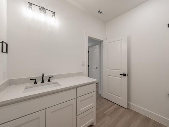 1402  Driess Street , Fort Worth Texas 76104