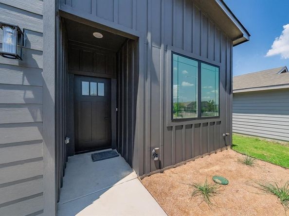 1402  Driess Street , Fort Worth Texas 76104