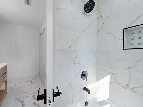 1420  Linwood Lane , Edgecliff Village Texas 76134