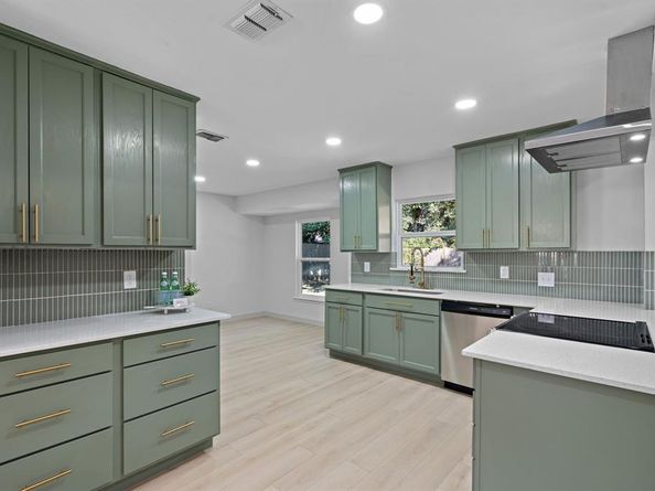 1420  Linwood Lane , Edgecliff Village Texas 76134