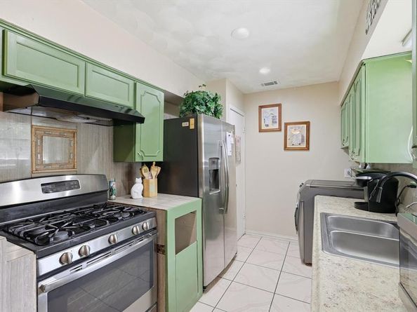 2604  Burning Tree Lane , Irving Texas 75062