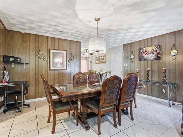 2604  Burning Tree Lane , Irving Texas 75062