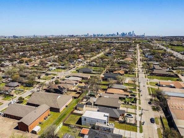 3725  Toronto Street , Dallas Texas 75212