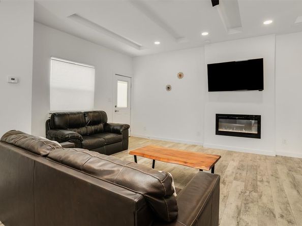 3725  Toronto Street , Dallas Texas 75212