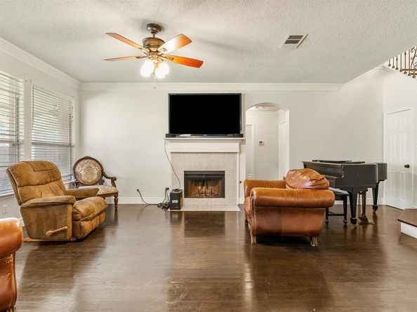 7121  Raintree Way , Denton Texas 76210
