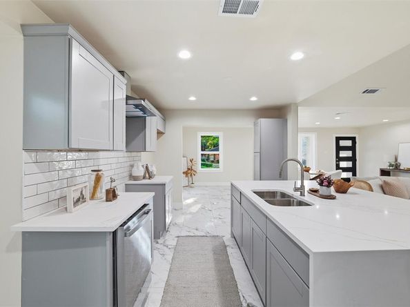 6010  Rock Garden Trail , Dallas Texas 75232