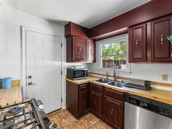 3013  Emmett Street , Dallas Texas 75211