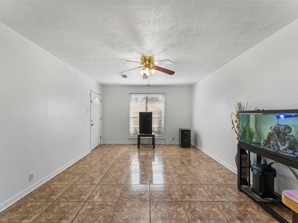 3013  Emmett Street , Dallas Texas 75211