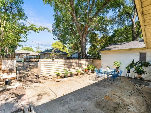 3013  Emmett Street , Dallas Texas 75211