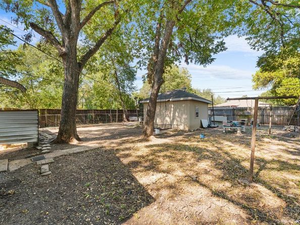 3013  Emmett Street , Dallas Texas 75211
