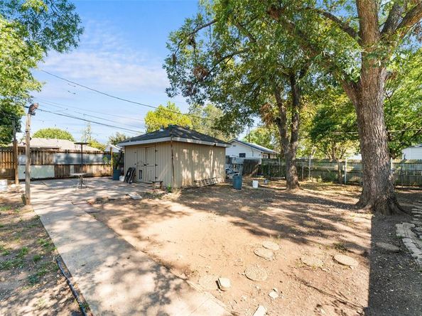 3013  Emmett Street , Dallas Texas 75211