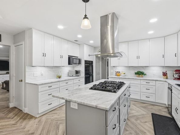 4208  Bretton Bay Circle , Dallas Texas 75287