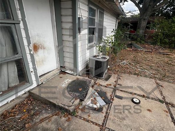 2662  Greenhurst Drive , Farmers Branch Texas 75234