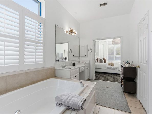 2537  Clearlake Drive , Grand Prairie Texas 75054