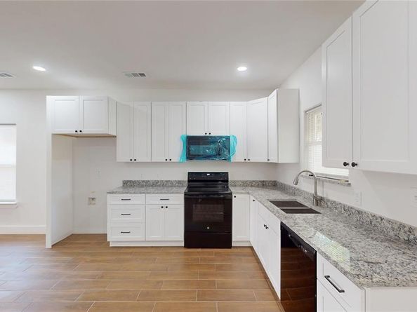 1615  Poplar Street , Dallas Texas 75215