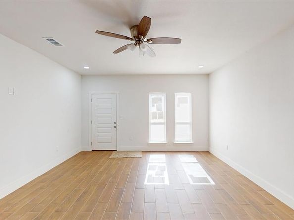 1615  Poplar Street , Dallas Texas 75215