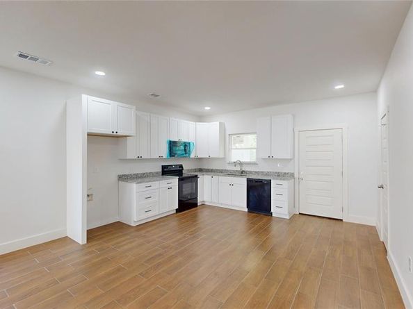 1615  Poplar Street , Dallas Texas 75215