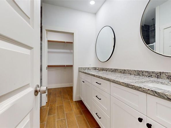 1615  Poplar Street , Dallas Texas 75215