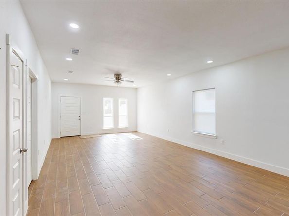 1615  Poplar Street , Dallas Texas 75215