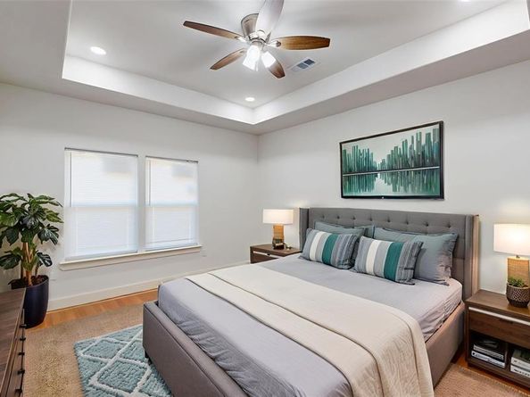 1615  Poplar Street , Dallas Texas 75215