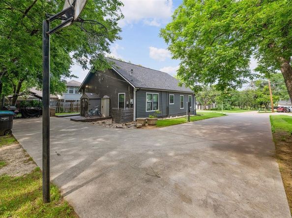 2832  Forest Avenue , Fort Worth Texas 76112