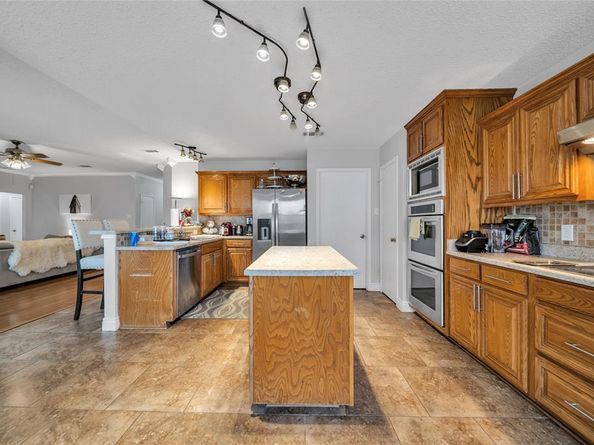 1525  Sanibel Lane , Arlington Texas 76018