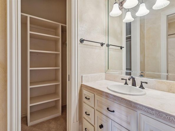 6416  Dykes Way , Dallas Texas 75230