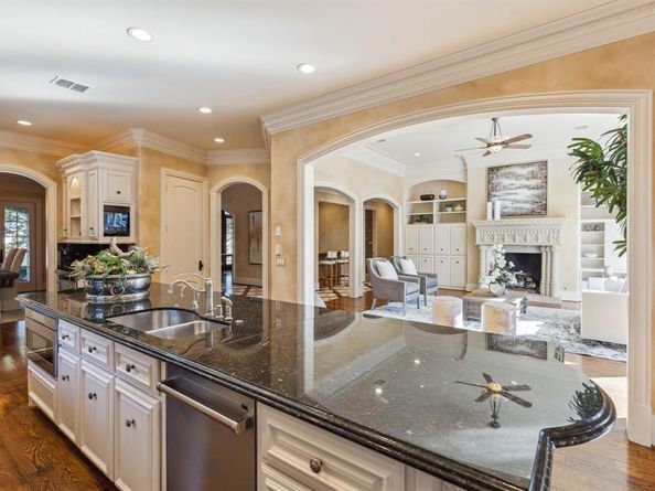 6416  Dykes Way , Dallas Texas 75230