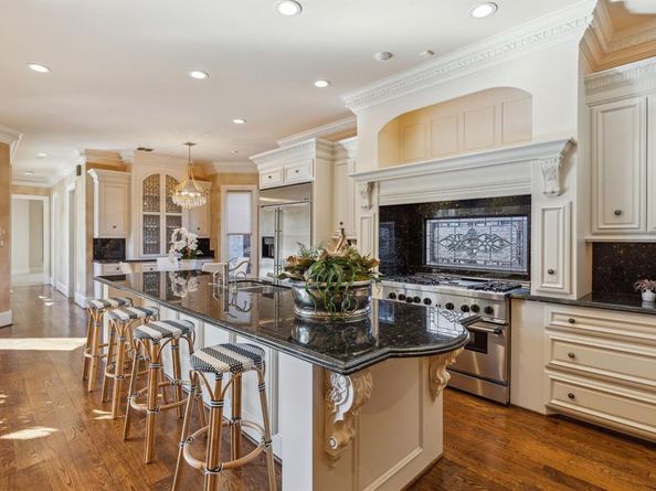 6416  Dykes Way , Dallas Texas 75230