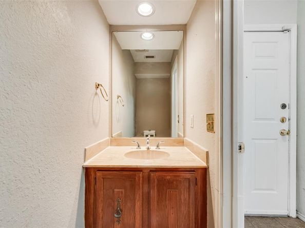 3635  Garden Brook Drive  20100, Farmers Branch Texas 75234