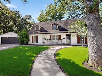 1815  Wellington Court 