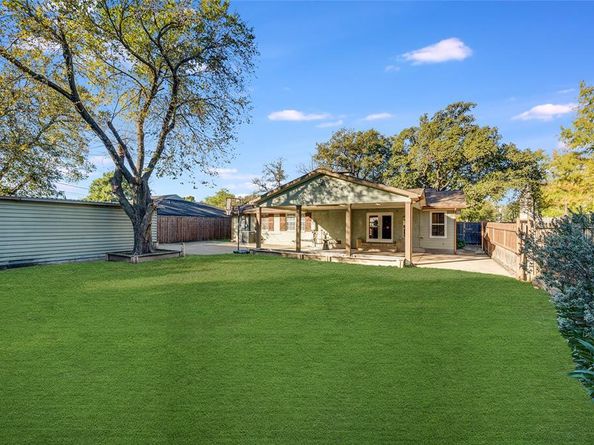 330 N Brighton Avenue , Dallas Texas 75208