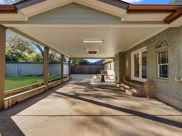 330 N Brighton Avenue , Dallas Texas 75208