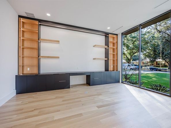 5723  Meletio Lane , Dallas Texas 75230