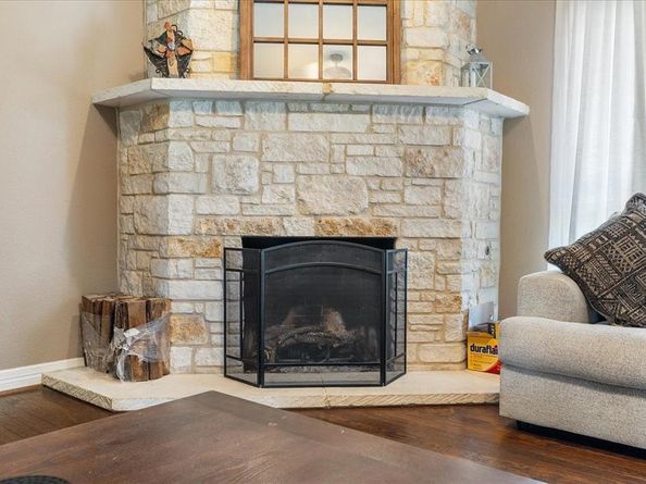 708  Canyon Creek Trail , Fort Worth Texas 76112