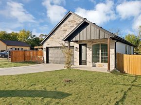 1023 E Allen Avenue , Fort Worth Texas 76104