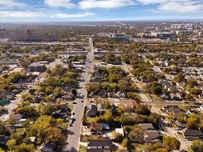 1023 E Allen Avenue , Fort Worth Texas 76104