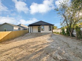 1023 E Allen Avenue , Fort Worth Texas 76104