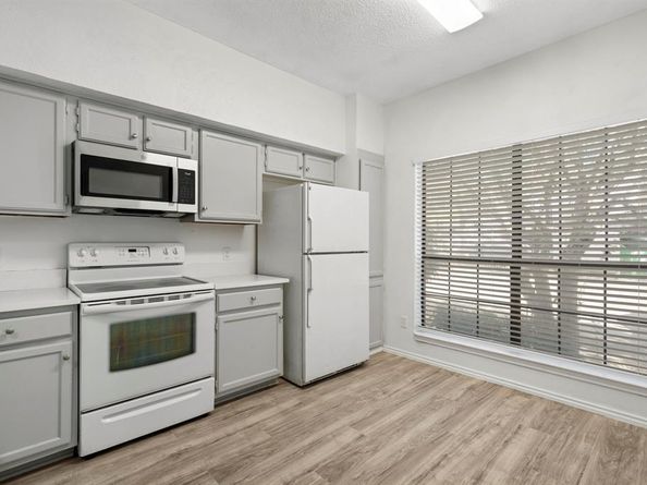 9601  Forest Lane  1311, Dallas Texas 75243
