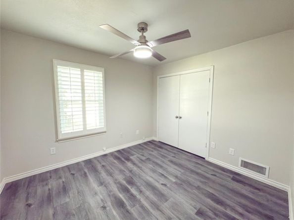 1912 E Branch Hollow Drive , Carrollton Texas 75007