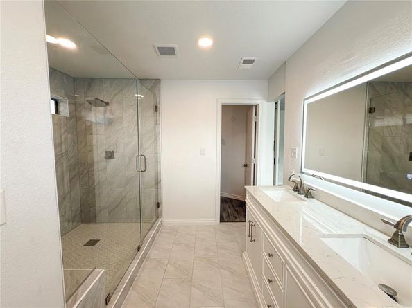 1912 E Branch Hollow Drive , Carrollton Texas 75007