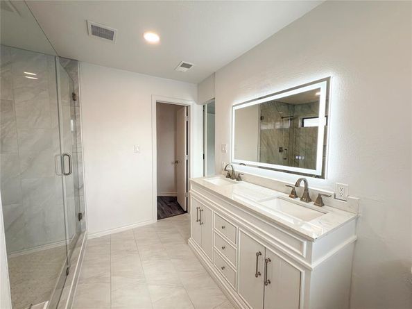 1912 E Branch Hollow Drive , Carrollton Texas 75007