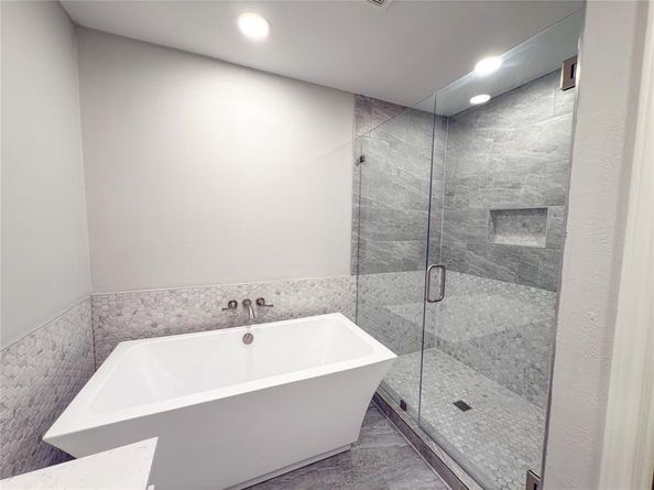 1912 E Branch Hollow Drive , Carrollton Texas 75007