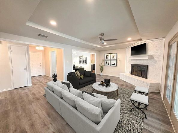 1912 E Branch Hollow Drive , Carrollton Texas 75007